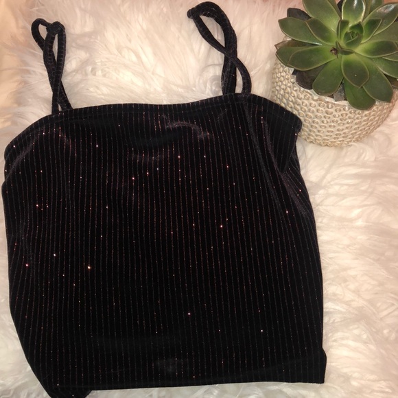 Crop top - Picture 1 of 3